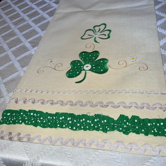 St. Patrick’s Day table runner - Picture 2 of 6